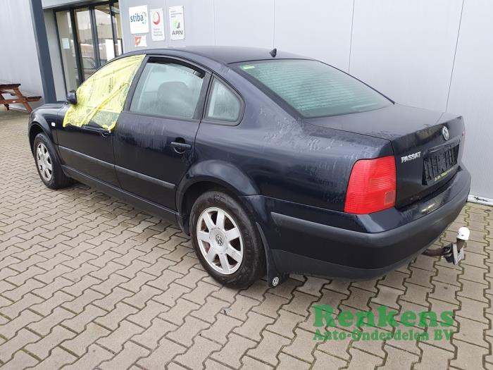 Volkswagen Passat 1.8 T 20V Sloopvoertuig (2000, Blauw)