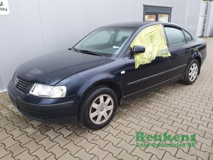 Volkswagen Passat 1.8 T 20V Sloopvoertuig (2000, Blauw)