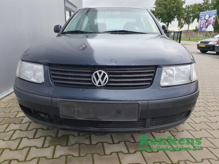 Volkswagen Passat 1.8 T 20V Sloopvoertuig (2000, Blauw)