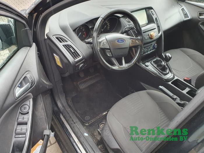 Ford Focus 3 Wagon 1.0 Ti-VCT EcoBoost 12V 125 Sloopvoertuig (2015, Zwart)