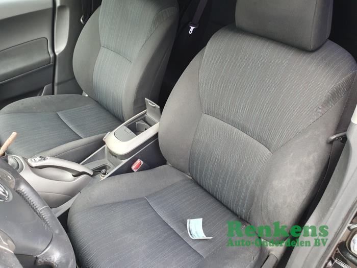 Toyota Auris 1.6 Dual VVT-i 16V Sloopvoertuig (2008, Zwart)