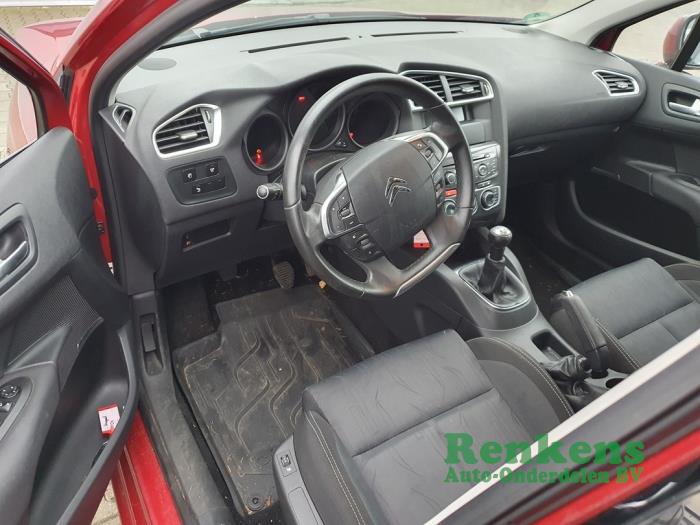 Citroen C4 Berline 1.6 16V VTi Sloopvoertuig (2012, Rood)