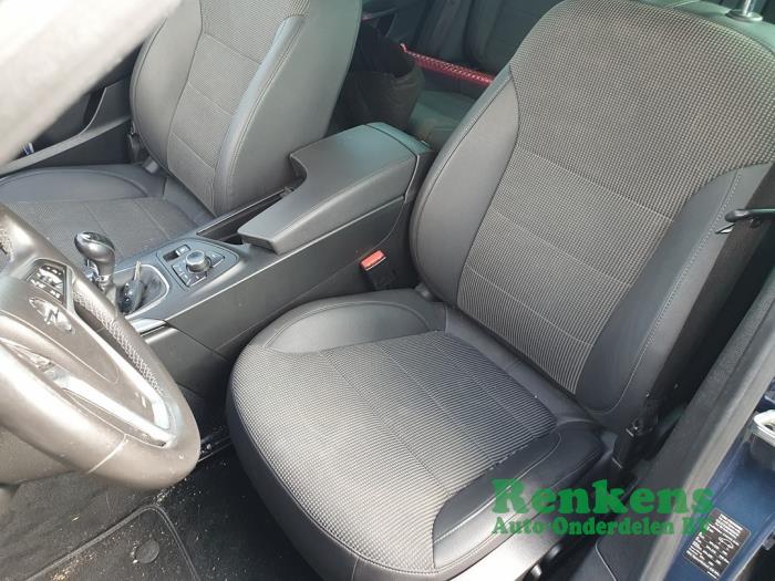 Opel Insignia Sports Tourer 1.6 Turbo 16V Ecotec Sloopvoertuig (2010, Blauw)