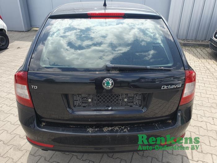 Skoda Octavia Combi 1.6 TDI Greenline Sloopvoertuig (2011, Zwart)