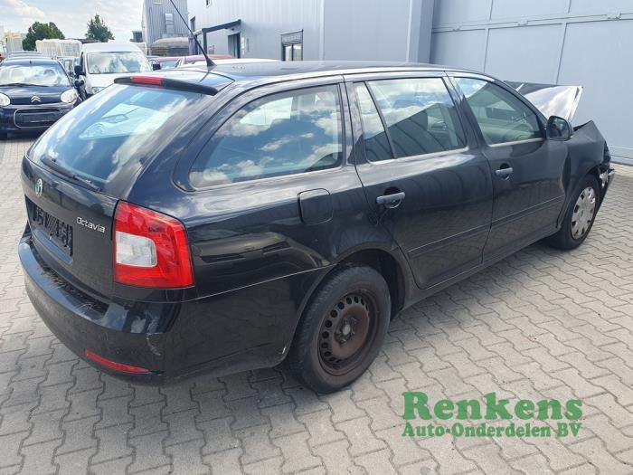 Skoda Octavia Combi 1.6 TDI Greenline Sloopvoertuig (2011, Zwart)