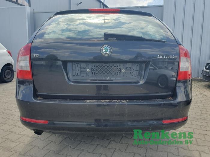 Skoda Octavia Combi 1.6 TDI Greenline Sloopvoertuig (2011, Zwart)