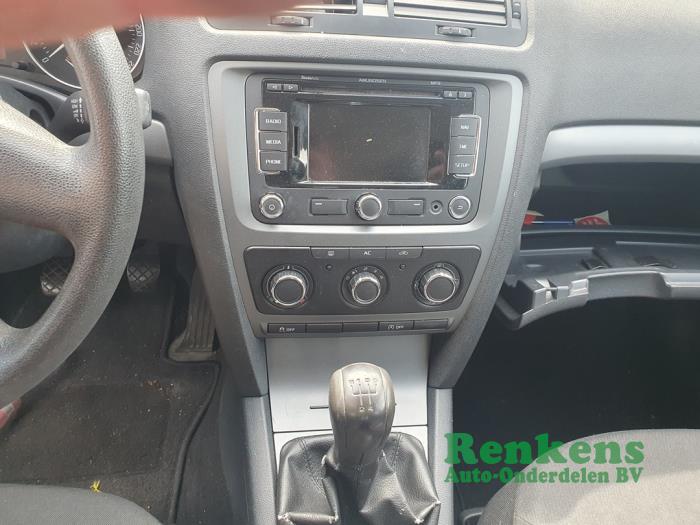 Skoda Octavia Combi 1.6 TDI Greenline Sloopvoertuig (2011, Zwart)