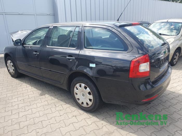 Skoda Octavia Combi 1.6 TDI Greenline Sloopvoertuig (2011, Zwart)