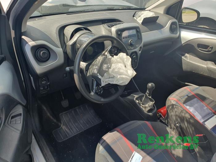 Peugeot 108 1.0 12V Sloopvoertuig (2015, Zilver)