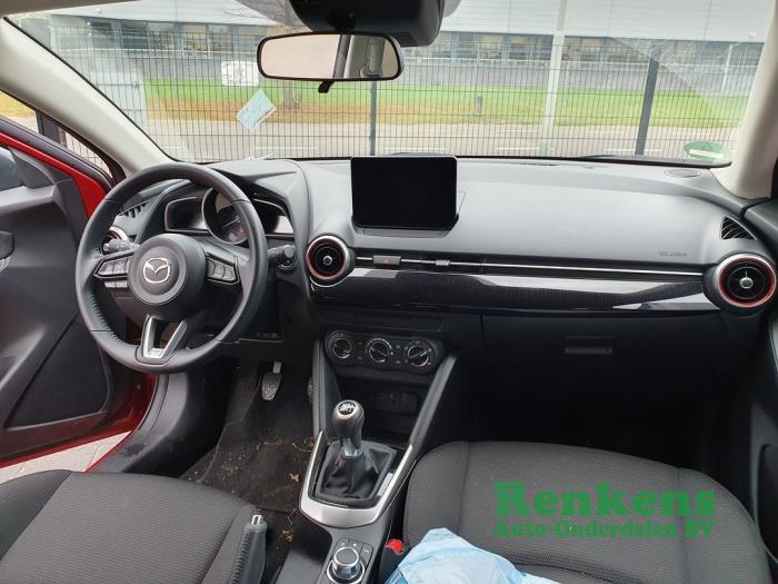 Mazda 2 1.5 SkyActiv-G 90 Sloopvoertuig (2023, Metallic, Rood)