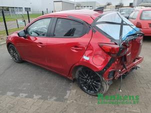Mazda 2 1.5 SkyActiv-G 90 Sloopvoertuig (2023, Metallic, Rood)