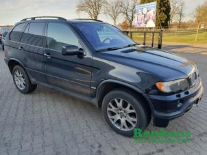 BMW X5 4.6 iS V8 32V  (Schade)