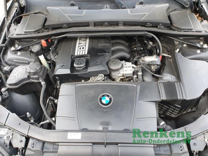 BMW 3 serie 318i 16V Sloopvoertuig (2007, Zwart)