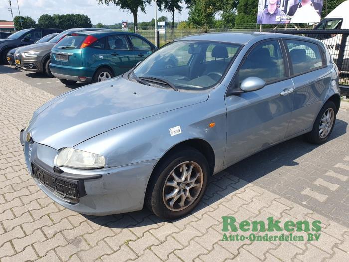 Alfa Romeo 147 1.6 Twin Spark 16V Sloopvoertuig (2005, Licht, Blauw)