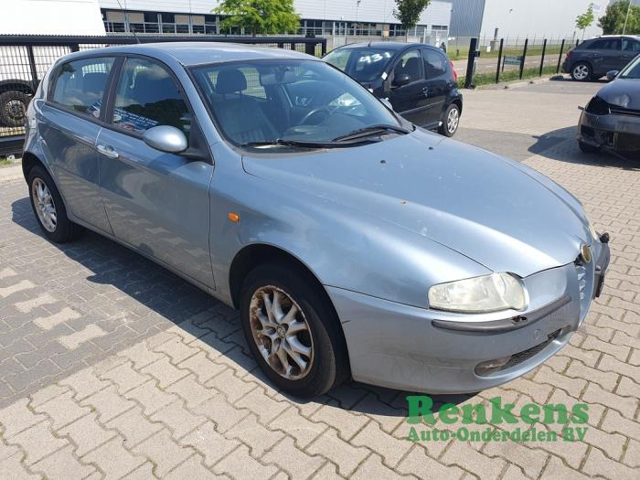 Alfa Romeo 147 1.6 Twin Spark 16V Sloopvoertuig (2005, Licht, Blauw)