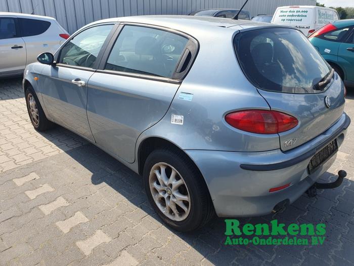 Alfa Romeo 147 1.6 Twin Spark 16V Sloopvoertuig (2005, Licht, Blauw)