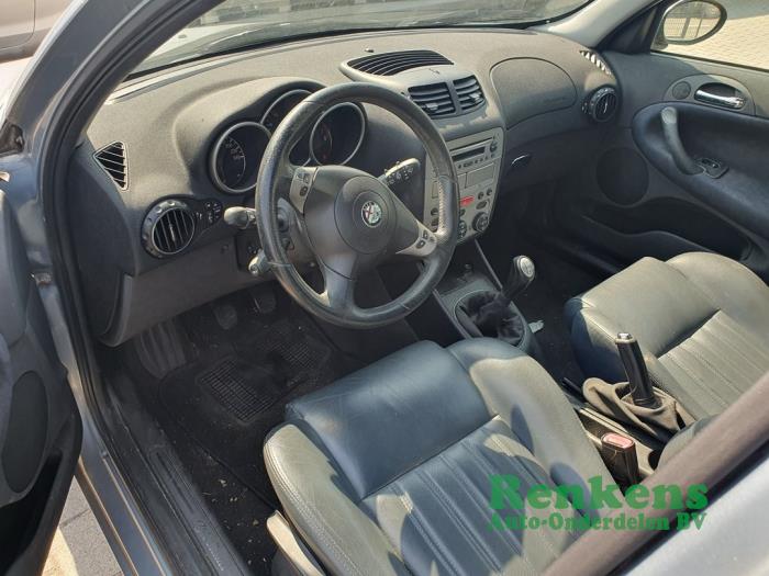 Alfa Romeo 147 1.6 Twin Spark 16V Sloopvoertuig (2005, Licht, Blauw)