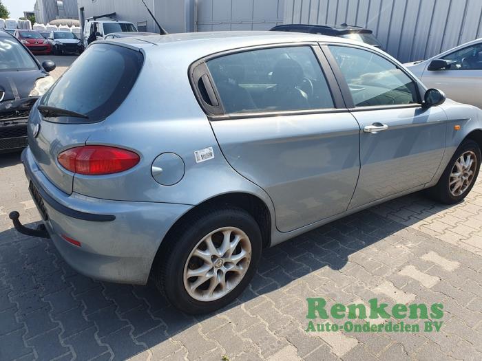 Alfa Romeo 147 1.6 Twin Spark 16V Sloopvoertuig (2005, Licht, Blauw)