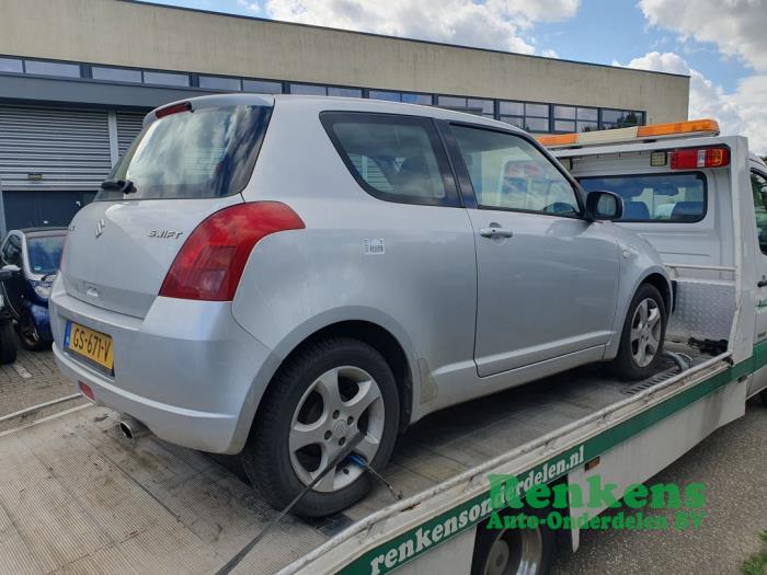 Suzuki Swift 1.3 VVT 16V Sloopvoertuig (2005, Zilver)