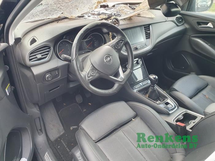 Opel Grandland 1.2 Turbo 12V Sloopvoertuig (2020, Zwart)