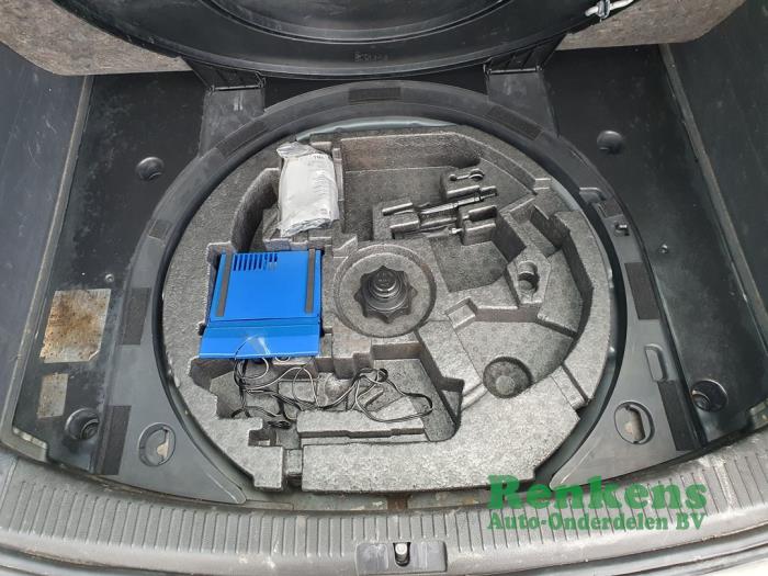 Volkswagen Touran 1.6 Sloopvoertuig (2007, Grijs)