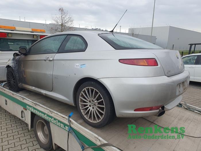 Alfa Romeo GT 2.0 JTS 16V Sloopvoertuig (2007, Zilver)
