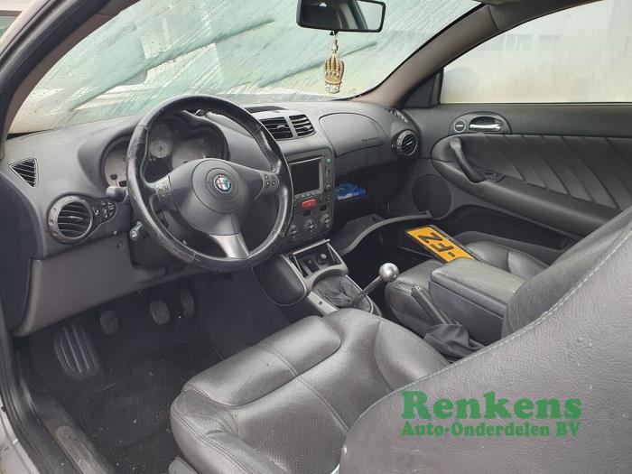 Alfa Romeo GT 2.0 JTS 16V Sloopvoertuig (2007, Zilver)