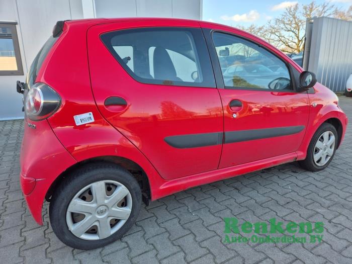Toyota Aygo 1.0 12V VVT-i Sloopvoertuig (2010, Rood)