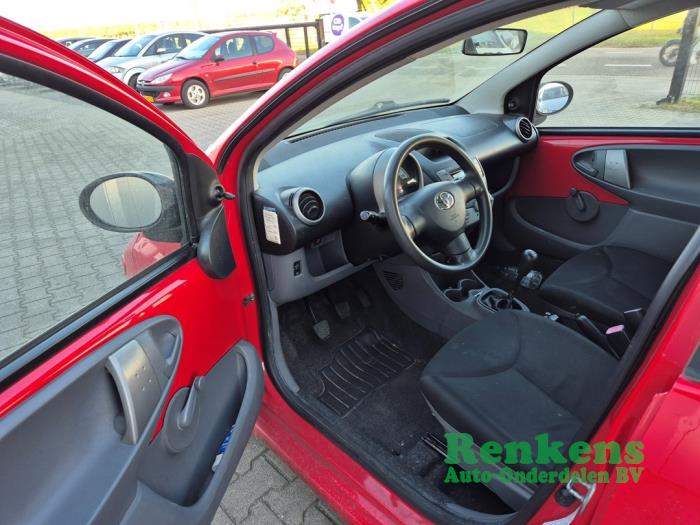 Toyota Aygo 1.0 12V VVT-i Sloopvoertuig (2010, Rood)