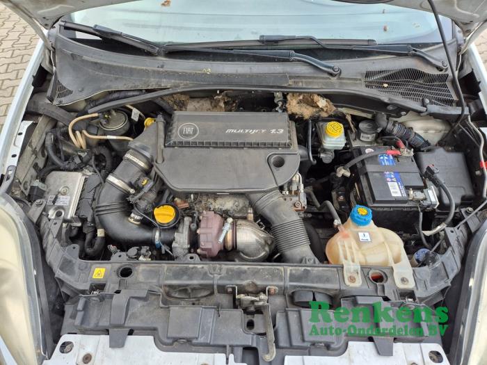 Fiat Punto Evo 1.3 JTD Multijet 85 16V Sloopvoertuig (2011, Wit)