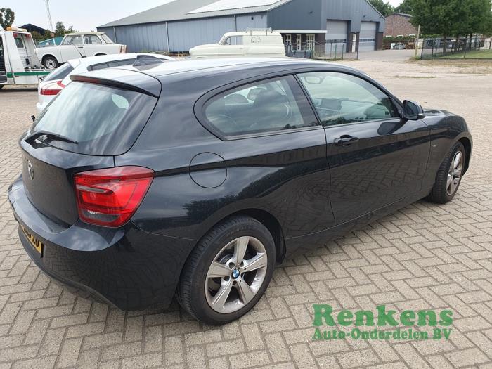 BMW 1 serie 116i 1.6 16V Schadevoertuig (2013, Zwart)