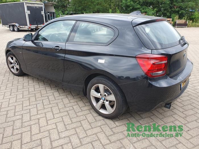 BMW 1 serie 116i 1.6 16V Schadevoertuig (2013, Zwart)