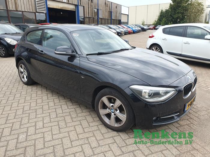 BMW 1 serie 116i 1.6 16V Schadevoertuig (2013, Zwart)