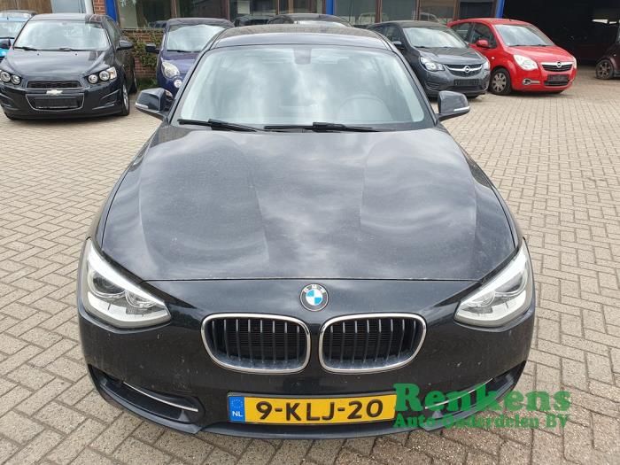 BMW 1 serie 116i 1.6 16V Schadevoertuig (2013, Zwart)