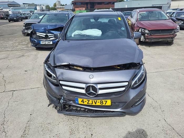Mercedes B 1.6 B-200 BlueEFFICIENCY Turbo 16V Sloopvoertuig (2015, Grijs)