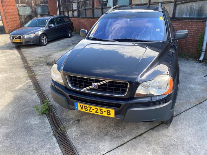 Volvo XC90 I 2.4 D5 20V Schadevoertuig (2003, Zwart)