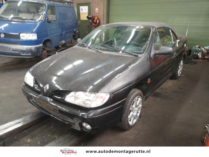 Demontage auto Renault 1996-1999 92715 Demontage auto Renault Megane 1996-1999 92715