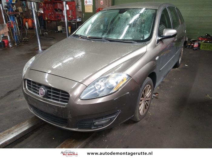 Fiat Croma 2.2 MPI 16V Sloopvoertuig (2010, Bruin)