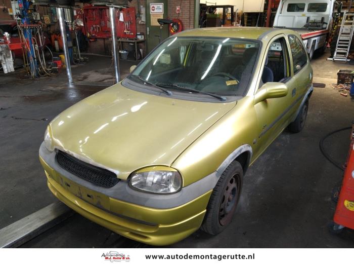 Opel Corsa B 1.4 Joy,Sport,GLS 16V Ecotec Sloopvoertuig (1997, Geel)