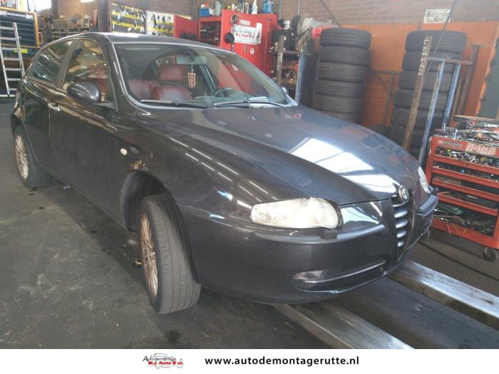 Alfa Romeo 147 - Gt Moteur JTD Filtre à Air 46794403