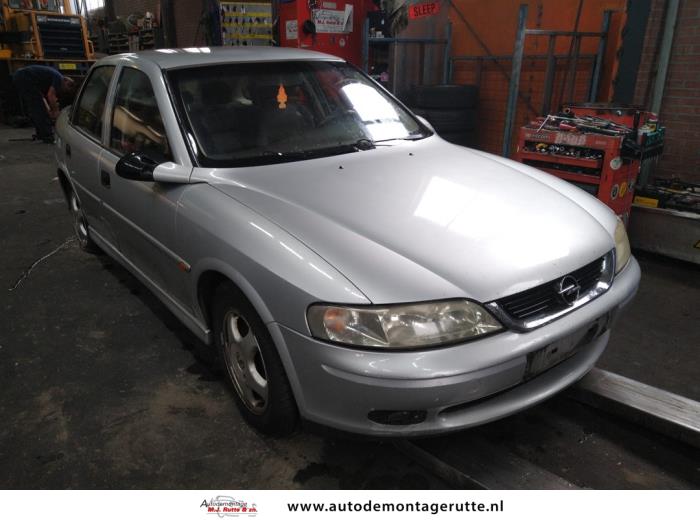 Opel Vectra B 1.8 16V Ecotec Sloopvoertuig (2000, Grijs)