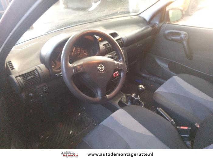 Opel Corsa B 1.2i 16V Sloopvoertuig (2000, Rood)