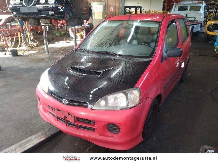 Daihatsu Yrv V Dvvt Sloopvoertuig Rood