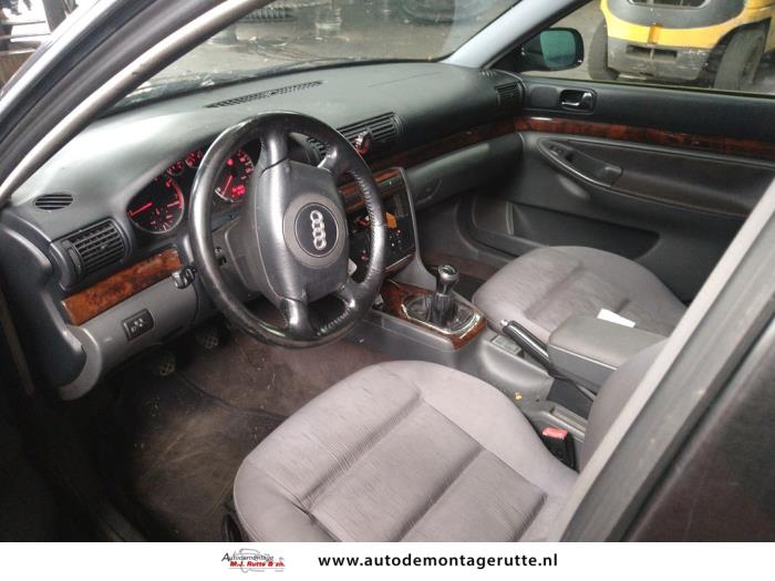 Audi A4 1.8 20V Sloopvoertuig (1999, Blauw)