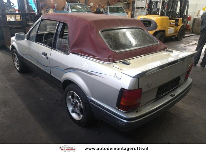Ford Escort 4 1 6i Sloopvoertuig 1988 Grijs ford-escort-4-1-6i-sloopvoertuig-1988-grijs