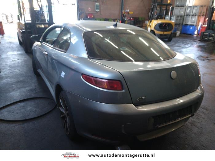 Alfa Romeo GT 1.9 JTD 16V Multijet Sloopvoertuig (2004, Blauw)