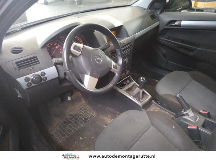 Opel Astra H SW 1.8 16V Sloopvoertuig (2004, Zwart)