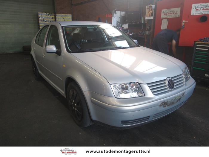 Volkswagen Bora 1.6 Sloopvoertuig (2000, Grijs)