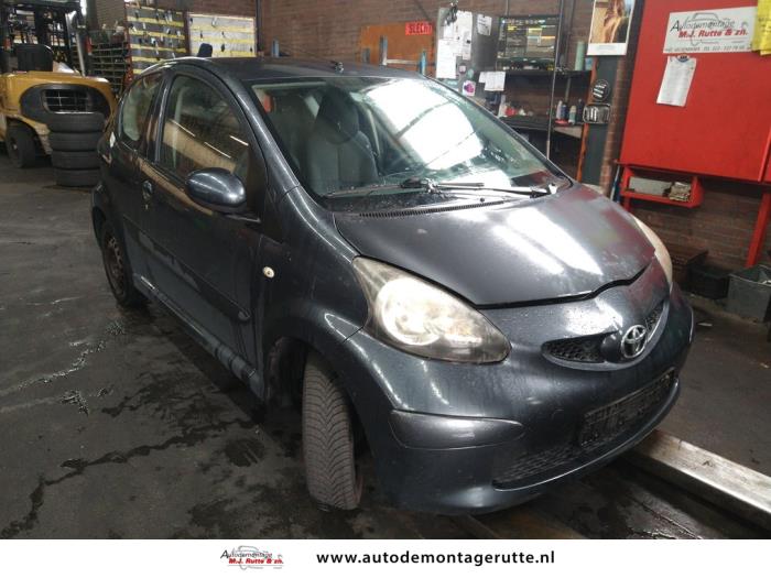 Toyota Aygo 1.0 12V VVT-i Sloopvoertuig (2006, Grijs)