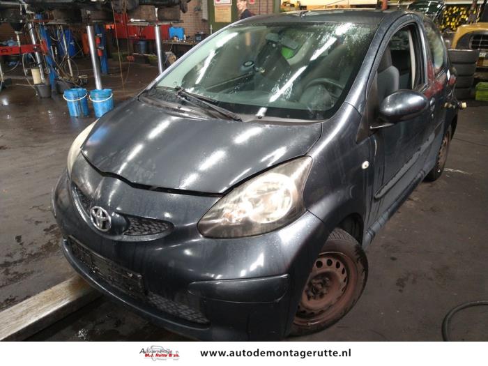 Toyota Aygo 1.0 12V VVT-i Sloopvoertuig (2006, Grijs)